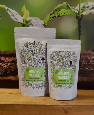 🎄✨ A je to tady! Náš letošní vánoční speciál právě dorazil do kavárny a my jsme na něj tak trochu pyšní. 🤩 Baťovská...